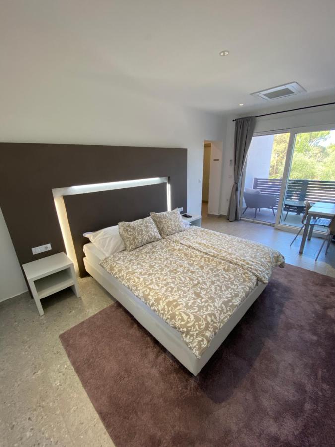 Apartmani Kumenat Biograd Na Moru Exterior foto
