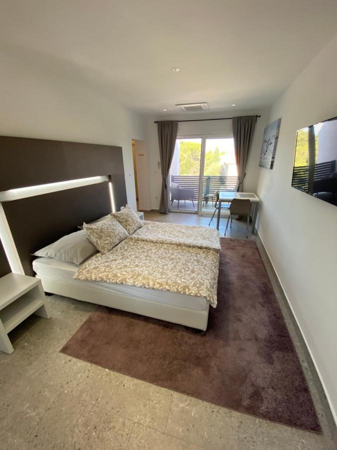 Apartmani Kumenat Biograd Na Moru Exterior foto