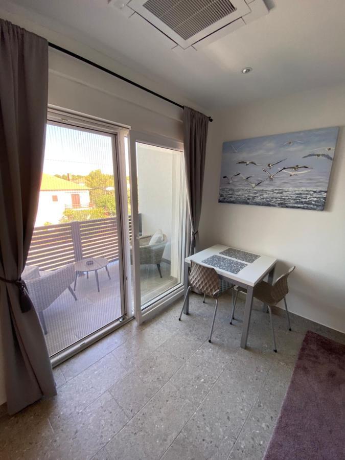 Apartmani Kumenat Biograd Na Moru Exterior foto