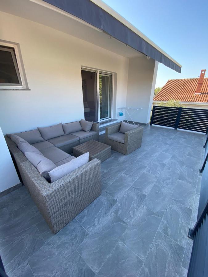 Apartmani Kumenat Biograd Na Moru Exterior foto